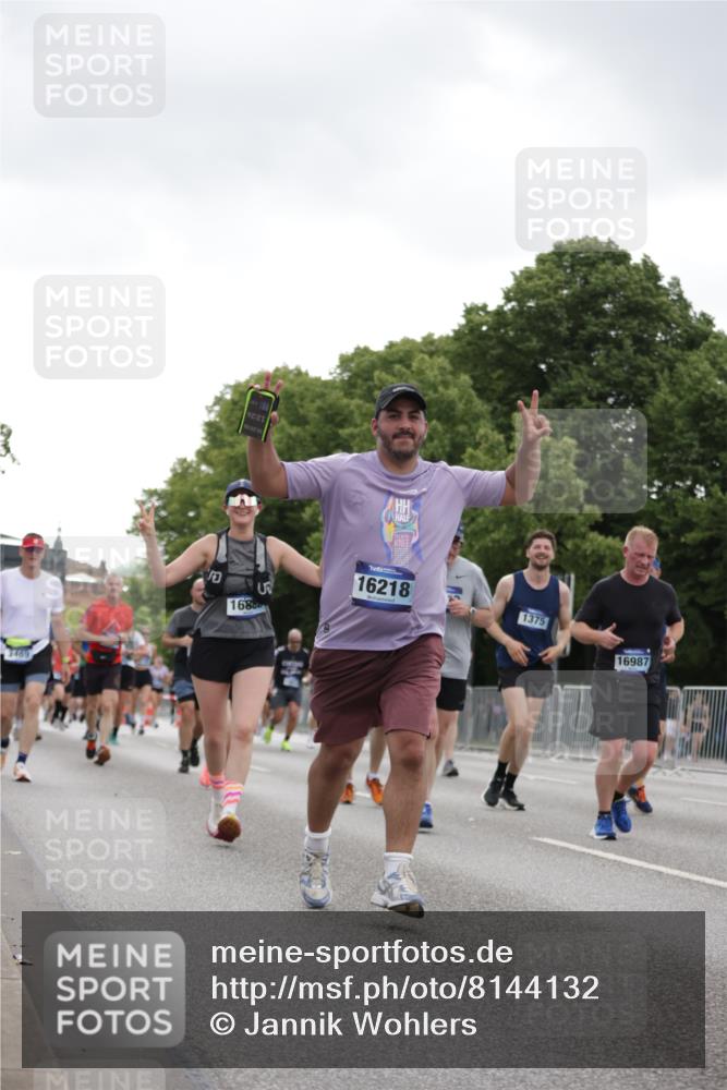 29.06.2025 - hella hamburg halbmarathon Jannik Wohlers http://msf.ph/oto/8144132 29.06.2025 10:46:15 Lombardsbrücke 1371, 1375, 1608, 1837, 1999, 2162, 2697, 3277, 3406, 3407, 3469, 3734, 4202, 4296, 4342, 4355, 4604, 5700, 6124, 6161, 6740, 7303, 7412, 7767, 7827, 8477, 8551, 9243, 9691, 10230, 10591, 13076, 13449, 13969, 14011, 14261, 14473, 15305, 15852, 16218, 16882, 16987, 17419, 17459, 17633, 18458, 18881, 18924 meine-sportfotos.de