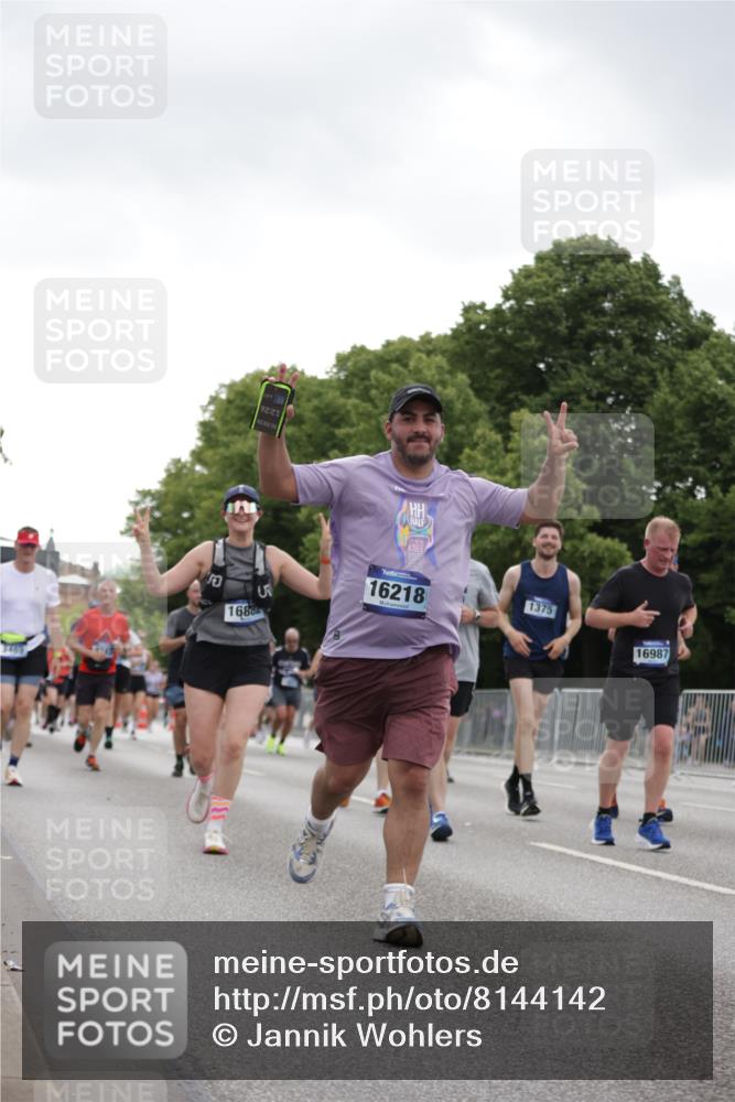 29.06.2025 - hella hamburg halbmarathon Jannik Wohlers http://msf.ph/oto/8144142 29.06.2025 10:46:15 Lombardsbrücke 1371, 1375, 1608, 1837, 1999, 2162, 2697, 3277, 3406, 3407, 3469, 3734, 4202, 4296, 4342, 4355, 4604, 5700, 6124, 6161, 6740, 7303, 7412, 7767, 7827, 8477, 8551, 9243, 9691, 10230, 10591, 13076, 13449, 13969, 14011, 14261, 14473, 15305, 15852, 16218, 16882, 16987, 17419, 17459, 17633, 18458, 18881, 18924 meine-sportfotos.de