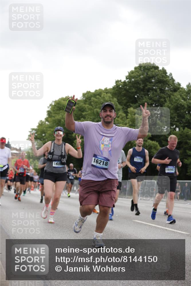 29.06.2025 - hella hamburg halbmarathon Jannik Wohlers http://msf.ph/oto/8144150 29.06.2025 10:46:15 Lombardsbrücke 1371, 1375, 1608, 1837, 1999, 2162, 2697, 3277, 3406, 3407, 3469, 3734, 4202, 4296, 4342, 4355, 4604, 5700, 6124, 6161, 6740, 7303, 7412, 7767, 7827, 8477, 8551, 9243, 9691, 10230, 10591, 13076, 13449, 13969, 14011, 14261, 14473, 15305, 15852, 16218, 16882, 16987, 17419, 17459, 17633, 18458, 18881, 18924 meine-sportfotos.de