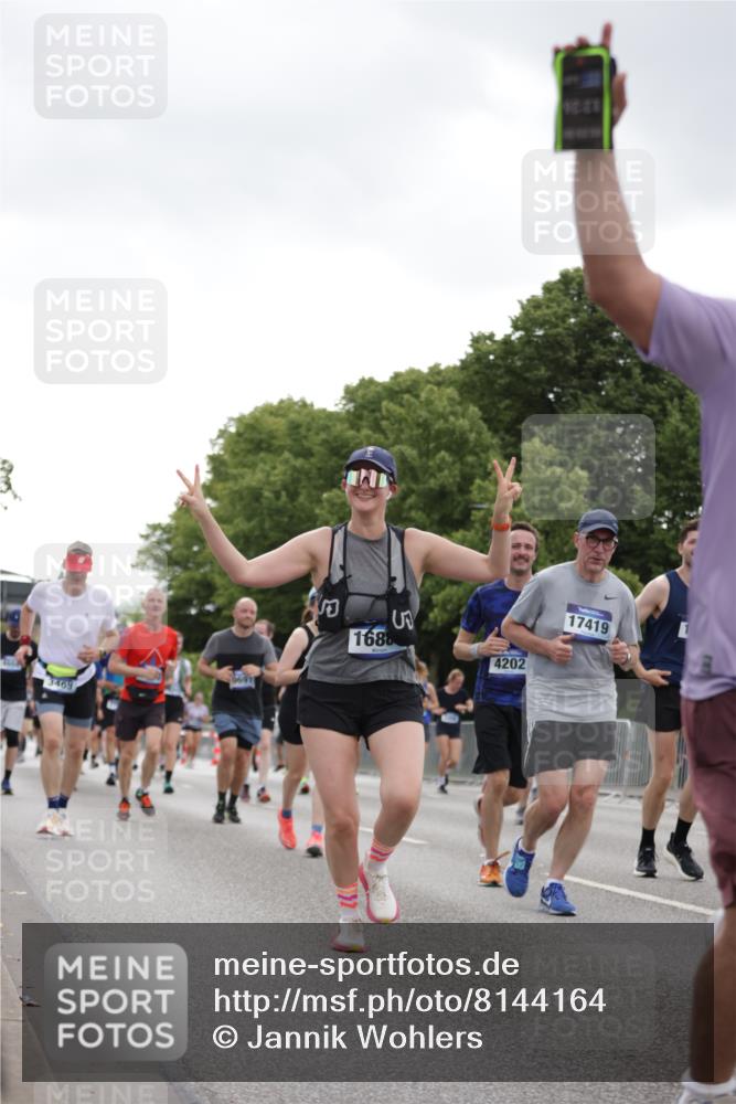 29.06.2025 - hella hamburg halbmarathon Jannik Wohlers http://msf.ph/oto/8144164 29.06.2025 10:46:16 Lombardsbrücke 1371, 1375, 1837, 1999, 2162, 2697, 3277, 3406, 3407, 3469, 3734, 4202, 4296, 4342, 4355, 4604, 5700, 6124, 6161, 6740, 7303, 7412, 7767, 7827, 8477, 8551, 9243, 9691, 10230, 10591, 12140, 13449, 13757, 13969, 14011, 14181, 14261, 14473, 15305, 15852, 16218, 16882, 16987, 17419, 17459, 17633, 18458, 18881, 18924 meine-sportfotos.de