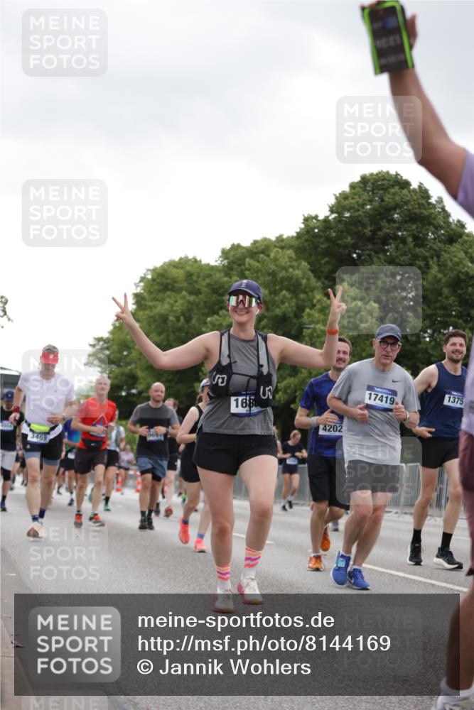 29.06.2025 - hella hamburg halbmarathon Jannik Wohlers http://msf.ph/oto/8144169 29.06.2025 10:46:16 Lombardsbrücke 1371, 1375, 1837, 1999, 2162, 2697, 3277, 3406, 3407, 3469, 3734, 4202, 4296, 4342, 4355, 4604, 5700, 6124, 6161, 6740, 7303, 7412, 7767, 7827, 8477, 8551, 9243, 9691, 10230, 10591, 12140, 13449, 13757, 13969, 14011, 14181, 14261, 14473, 15305, 15852, 16218, 16882, 16987, 17419, 17459, 17633, 18458, 18881, 18924 meine-sportfotos.de