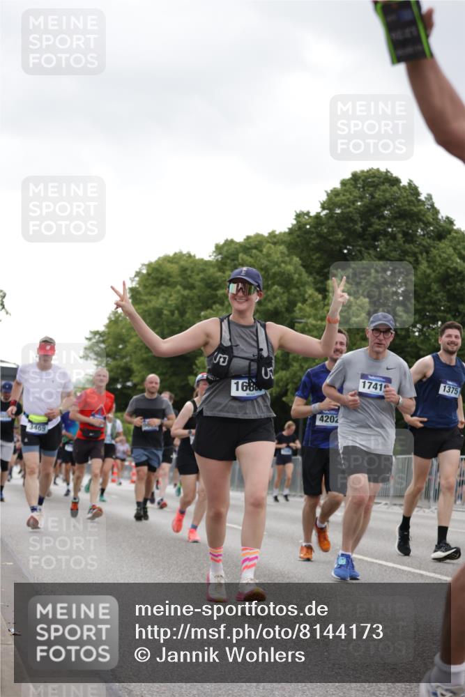 29.06.2025 - hella hamburg halbmarathon Jannik Wohlers http://msf.ph/oto/8144173 29.06.2025 10:46:17 Lombardsbrücke 1371, 1375, 1999, 2162, 2320, 2697, 3277, 3406, 3407, 3469, 3734, 4202, 4296, 4342, 4355, 4604, 5700, 6124, 6161, 6740, 7412, 7767, 7827, 8477, 8551, 8553, 9092, 9243, 9691, 10230, 10591, 12140, 13195, 13757, 13969, 14011, 14181, 14261, 15305, 15852, 16218, 16882, 16987, 17419, 17459, 17633, 18458, 18881, 18924 meine-sportfotos.de