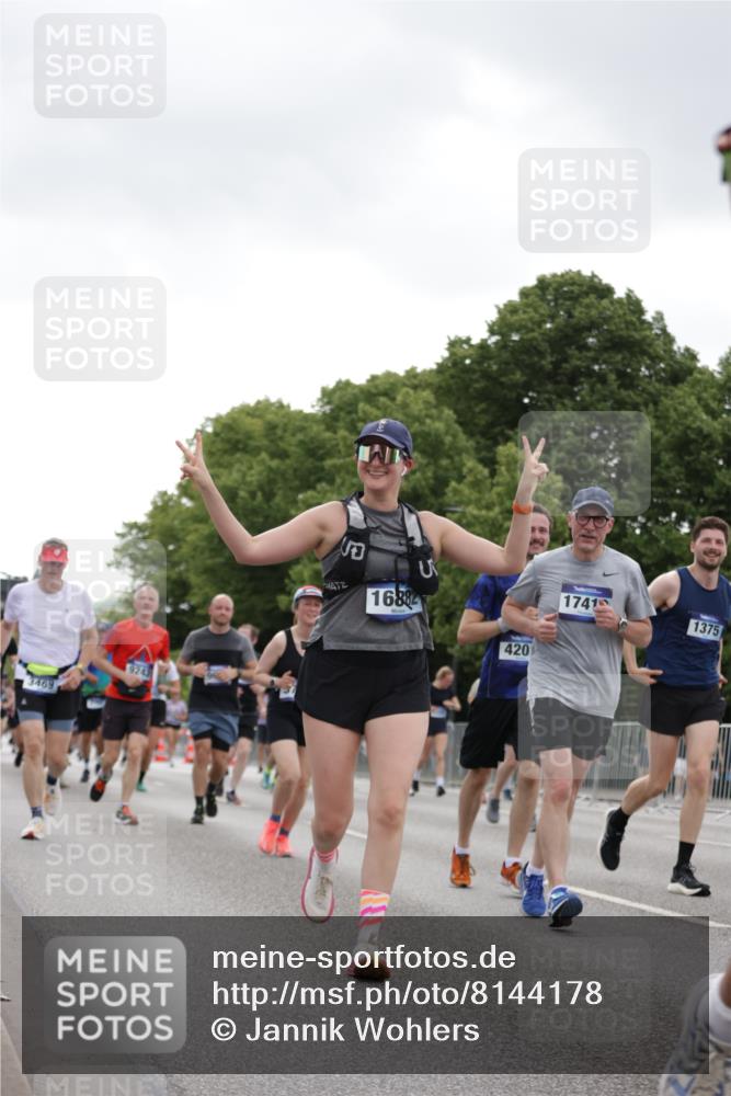29.06.2025 - hella hamburg halbmarathon Jannik Wohlers http://msf.ph/oto/8144178 29.06.2025 10:46:17 Lombardsbrücke 1371, 1375, 1999, 2162, 2320, 2697, 3277, 3406, 3407, 3469, 3734, 4202, 4296, 4342, 4355, 4604, 5700, 6124, 6161, 6740, 7412, 7767, 7827, 8477, 8551, 8553, 9092, 9243, 9691, 10230, 10591, 12140, 13195, 13757, 13969, 14011, 14181, 14261, 15305, 15852, 16218, 16882, 16987, 17419, 17459, 17633, 18458, 18881, 18924 meine-sportfotos.de