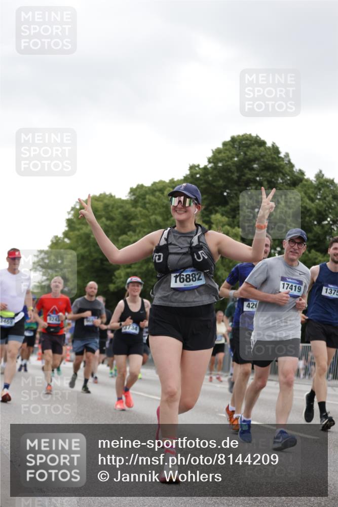 29.06.2025 - hella hamburg halbmarathon Jannik Wohlers http://msf.ph/oto/8144209 29.06.2025 10:46:17 Lombardsbrücke 1371, 1375, 1999, 2162, 2320, 2697, 3277, 3406, 3407, 3469, 3734, 4202, 4296, 4342, 4355, 4604, 5700, 6124, 6161, 6740, 7412, 7767, 7827, 8477, 8551, 8553, 9092, 9243, 9691, 10230, 10591, 12140, 13195, 13757, 13969, 14011, 14181, 14261, 15305, 15852, 16218, 16882, 16987, 17419, 17459, 17633, 18458, 18881, 18924 meine-sportfotos.de