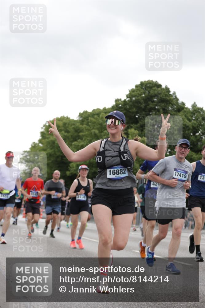 29.06.2025 - hella hamburg halbmarathon Jannik Wohlers http://msf.ph/oto/8144214 29.06.2025 10:46:17 Lombardsbrücke 1371, 1375, 1999, 2162, 2320, 2697, 3277, 3406, 3407, 3469, 3734, 4202, 4296, 4342, 4355, 4604, 5700, 6124, 6161, 6740, 7412, 7767, 7827, 8477, 8551, 8553, 9092, 9243, 9691, 10230, 10591, 12140, 13195, 13757, 13969, 14011, 14181, 14261, 15305, 15852, 16218, 16882, 16987, 17419, 17459, 17633, 18458, 18881, 18924 meine-sportfotos.de