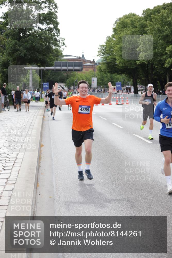 29.06.2025 - hella hamburg halbmarathon Jannik Wohlers http://msf.ph/oto/8144261 29.06.2025 10:08:57 Lombardsbrücke 1188, 1838, 2978, 4859, 5806, 5885, 6674, 7187, 9718, 9988, 10194, 10819, 11067, 12156, 12862, 13210, 13660, 14736, 15697, 16688, 18726, 18727, 19166 meine-sportfotos.de