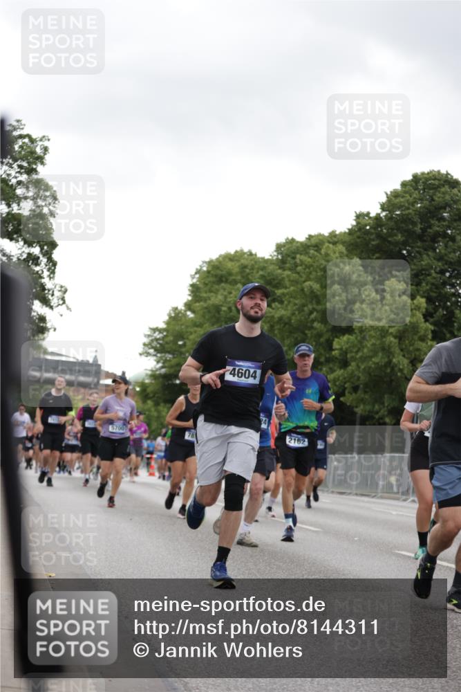 29.06.2025 - hella hamburg halbmarathon Jannik Wohlers http://msf.ph/oto/8144311 29.06.2025 10:46:22 Lombardsbrücke 1363, 1371, 1375, 1720, 1999, 2162, 2211, 2320, 2981, 3277, 3406, 3407, 3734, 3823, 4202, 4296, 4342, 4355, 4604, 5700, 6740, 7412, 7827, 8477, 8486, 8553, 9050, 9092, 9139, 9243, 9691, 9743, 10230, 10514, 10515, 10591, 12140, 13195, 13756, 13757, 13885, 13969, 14011, 14181, 14261, 14891, 15852, 16882, 16987, 17419, 17459, 18315, 18881, 18924, 18950 meine-sportfotos.de