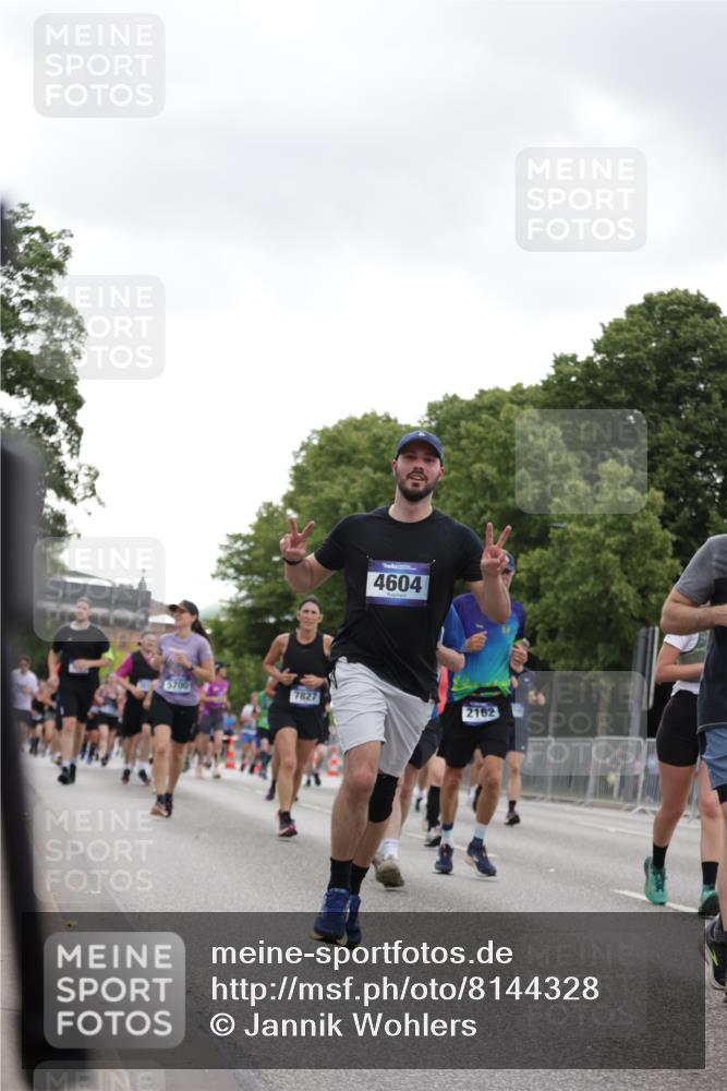 29.06.2025 - hella hamburg halbmarathon Jannik Wohlers http://msf.ph/oto/8144328 29.06.2025 10:46:22 Lombardsbrücke 1363, 1371, 1375, 1720, 1999, 2162, 2211, 2320, 2981, 3277, 3406, 3407, 3734, 3823, 4202, 4296, 4342, 4355, 4604, 5700, 6740, 7412, 7827, 8477, 8486, 8553, 9050, 9092, 9139, 9243, 9691, 9743, 10230, 10514, 10515, 10591, 12140, 13195, 13756, 13757, 13885, 13969, 14011, 14181, 14261, 14891, 15852, 16882, 16987, 17419, 17459, 18315, 18881, 18924, 18950 meine-sportfotos.de