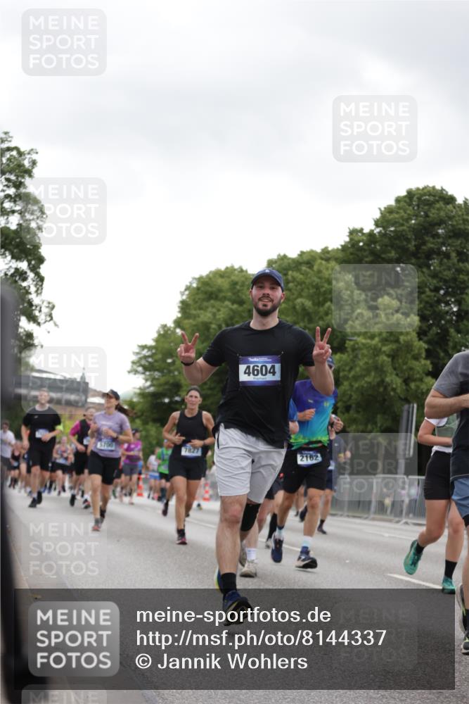29.06.2025 - hella hamburg halbmarathon Jannik Wohlers http://msf.ph/oto/8144337 29.06.2025 10:46:22 Lombardsbrücke 1363, 1371, 1375, 1720, 1999, 2162, 2211, 2320, 2981, 3277, 3406, 3407, 3734, 3823, 4202, 4296, 4342, 4355, 4604, 5700, 6740, 7412, 7827, 8477, 8486, 8553, 9050, 9092, 9139, 9243, 9691, 9743, 10230, 10514, 10515, 10591, 12140, 13195, 13756, 13757, 13885, 13969, 14011, 14181, 14261, 14891, 15852, 16882, 16987, 17419, 17459, 18315, 18881, 18924, 18950 meine-sportfotos.de