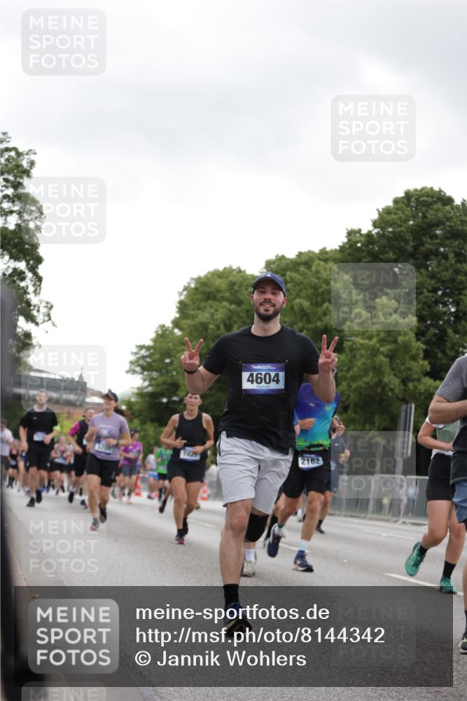 29.06.2025 - hella hamburg halbmarathon Jannik Wohlers http://msf.ph/oto/8144342 29.06.2025 10:46:22 Lombardsbrücke 1363, 1371, 1375, 1720, 1999, 2162, 2211, 2320, 2981, 3277, 3406, 3407, 3734, 3823, 4202, 4296, 4342, 4355, 4604, 5700, 6740, 7412, 7827, 8477, 8486, 8553, 9050, 9092, 9139, 9243, 9691, 9743, 10230, 10514, 10515, 10591, 12140, 13195, 13756, 13757, 13885, 13969, 14011, 14181, 14261, 14891, 15852, 16882, 16987, 17419, 17459, 18315, 18881, 18924, 18950 meine-sportfotos.de