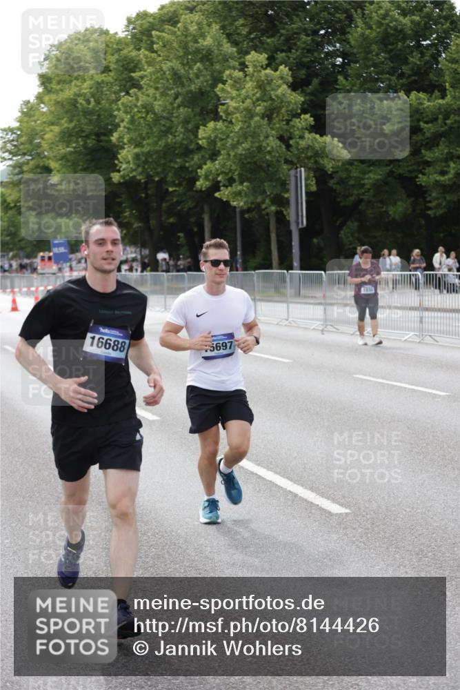 29.06.2025 - hella hamburg halbmarathon Jannik Wohlers http://msf.ph/oto/8144426 29.06.2025 10:09:03 Lombardsbrücke 1483, 1513, 2978, 4859, 5806, 5885, 6674, 7187, 9988, 10194, 12156, 12862, 13660, 15697, 16688, 18726, 18727, 19166 meine-sportfotos.de