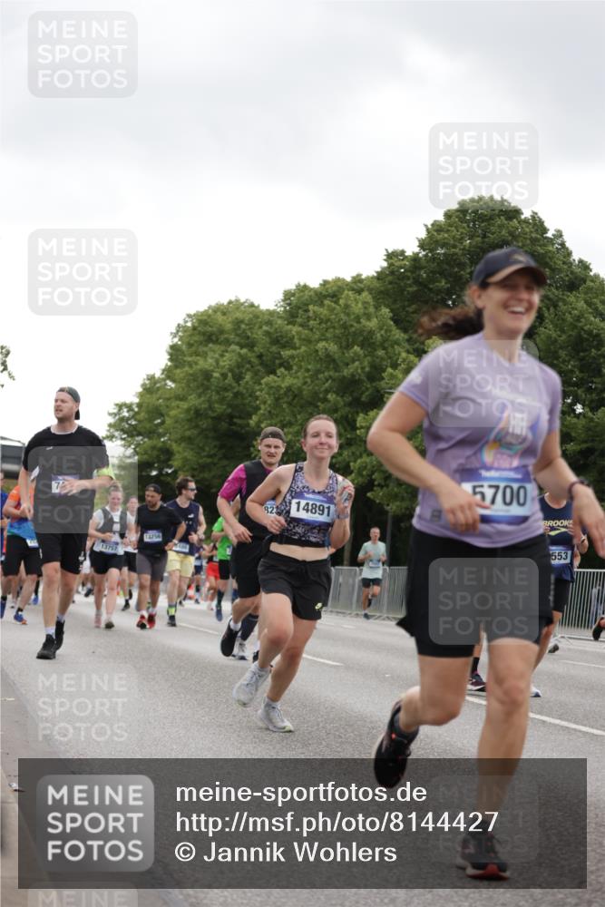 29.06.2025 - hella hamburg halbmarathon Jannik Wohlers http://msf.ph/oto/8144427 29.06.2025 10:46:27 Lombardsbrücke 1073, 1286, 1363, 1371, 1375, 1720, 1999, 2162, 2211, 2320, 2556, 2665, 2981, 3277, 3406, 3407, 3734, 3823, 4202, 4296, 4342, 5111, 5114, 5700, 5796, 5953, 6740, 7412, 7827, 8486, 8553, 8684, 9050, 9092, 9139, 9243, 9743, 9758, 10514, 10515, 10591, 11618, 12140, 12258, 13195, 13756, 13757, 13885, 14011, 14181, 14680, 14891, 16987, 17288, 17459, 18315, 18403, 18881, 18924, 18950 meine-sportfotos.de