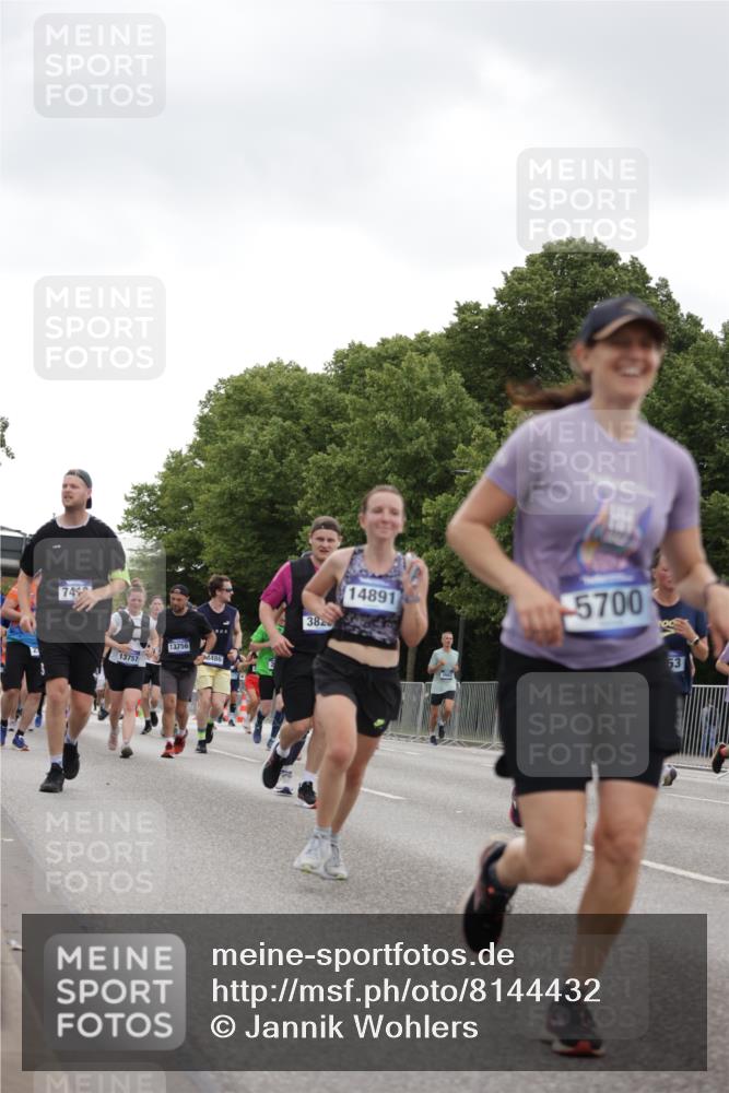 29.06.2025 - hella hamburg halbmarathon Jannik Wohlers http://msf.ph/oto/8144432 29.06.2025 10:46:27 Lombardsbrücke 1073, 1286, 1363, 1371, 1375, 1720, 1999, 2162, 2211, 2320, 2556, 2665, 2981, 3277, 3406, 3407, 3734, 3823, 4202, 4296, 4342, 5111, 5114, 5700, 5796, 5953, 6740, 7412, 7827, 8486, 8553, 8684, 9050, 9092, 9139, 9243, 9743, 9758, 10514, 10515, 10591, 11618, 12140, 12258, 13195, 13756, 13757, 13885, 14011, 14181, 14680, 14891, 16987, 17288, 17459, 18315, 18403, 18881, 18924, 18950 meine-sportfotos.de