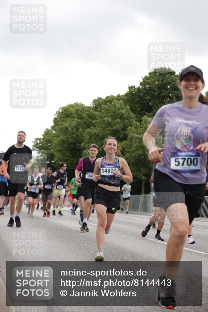 29.06.2025 - hella hamburg halbmarathon Jannik Wohlers http://msf.ph/oto/8144443 29.06.2025 10:46:27 Lombardsbrücke 1073, 1286, 1363, 1371, 1375, 1720, 1999, 2162, 2211, 2320, 2556, 2665, 2981, 3277, 3406, 3407, 3734, 3823, 4202, 4296, 4342, 5111, 5114, 5700, 5796, 5953, 6740, 7412, 7827, 8486, 8553, 8684, 9050, 9092, 9139, 9243, 9743, 9758, 10514, 10515, 10591, 11618, 12140, 12258, 13195, 13756, 13757, 13885, 14011, 14181, 14680, 14891, 16987, 17288, 17459, 18315, 18403, 18881, 18924, 18950 meine-sportfotos.de