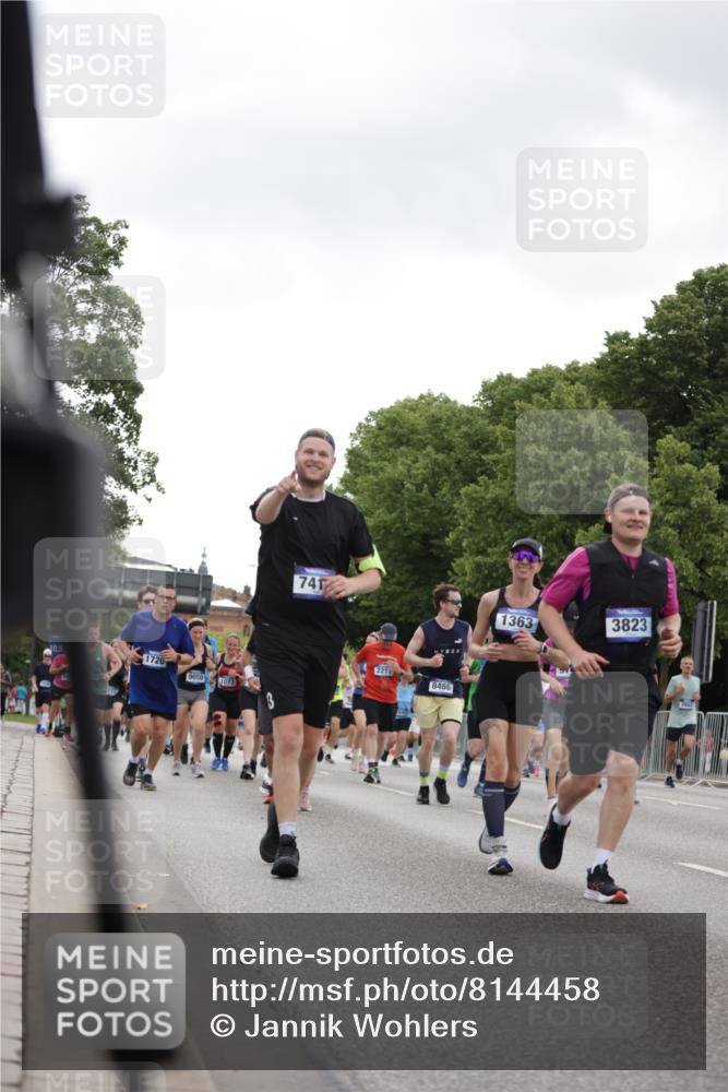 29.06.2025 - hella hamburg halbmarathon Jannik Wohlers http://msf.ph/oto/8144458 29.06.2025 10:46:28 Lombardsbrücke 1073, 1286, 1363, 1371, 1375, 1720, 1999, 2162, 2211, 2320, 2327, 2556, 2665, 2981, 3277, 3406, 3407, 3734, 3823, 4202, 4296, 4342, 5111, 5114, 5700, 5796, 5953, 6496, 6740, 7412, 7827, 8486, 8553, 8684, 9050, 9092, 9139, 9243, 9743, 9758, 9949, 10514, 10515, 10591, 11618, 12140, 12258, 13195, 13756, 13757, 13885, 14011, 14181, 14680, 14891, 15806, 16987, 17288, 17459, 18315, 18403, 18881, 18924, 18950 meine-sportfotos.de