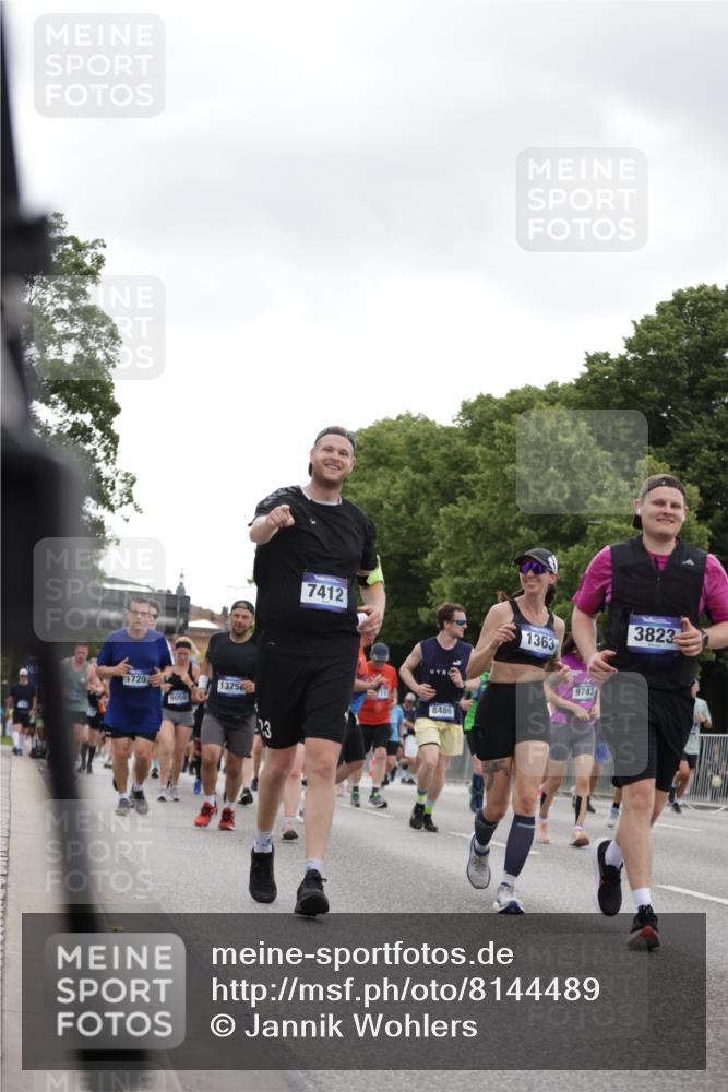 29.06.2025 - hella hamburg halbmarathon Jannik Wohlers http://msf.ph/oto/8144489 29.06.2025 10:46:29 Lombardsbrücke 1073, 1286, 1363, 1720, 1999, 2162, 2211, 2320, 2327, 2556, 2665, 2981, 3277, 3406, 3407, 3823, 4202, 4296, 4342, 5111, 5114, 5700, 5796, 5953, 6485, 6496, 6740, 7412, 7827, 8486, 8553, 8684, 9050, 9092, 9139, 9243, 9743, 9758, 9949, 10514, 10515, 10591, 11618, 12140, 12258, 12630, 13195, 13756, 13757, 13885, 14011, 14181, 14680, 14891, 15806, 17288, 17356, 18315, 18403, 18881, 18924, 18950 meine-sportfotos.de
