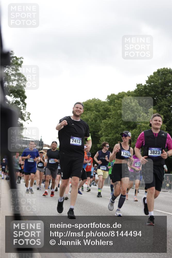 29.06.2025 - hella hamburg halbmarathon Jannik Wohlers http://msf.ph/oto/8144494 29.06.2025 10:46:29 Lombardsbrücke 1073, 1286, 1363, 1720, 1999, 2162, 2211, 2320, 2327, 2556, 2665, 2981, 3277, 3406, 3407, 3823, 4202, 4296, 4342, 5111, 5114, 5700, 5796, 5953, 6485, 6496, 6740, 7412, 7827, 8486, 8553, 8684, 9050, 9092, 9139, 9243, 9743, 9758, 9949, 10514, 10515, 10591, 11618, 12140, 12258, 12630, 13195, 13756, 13757, 13885, 14011, 14181, 14680, 14891, 15806, 17288, 17356, 18315, 18403, 18881, 18924, 18950 meine-sportfotos.de