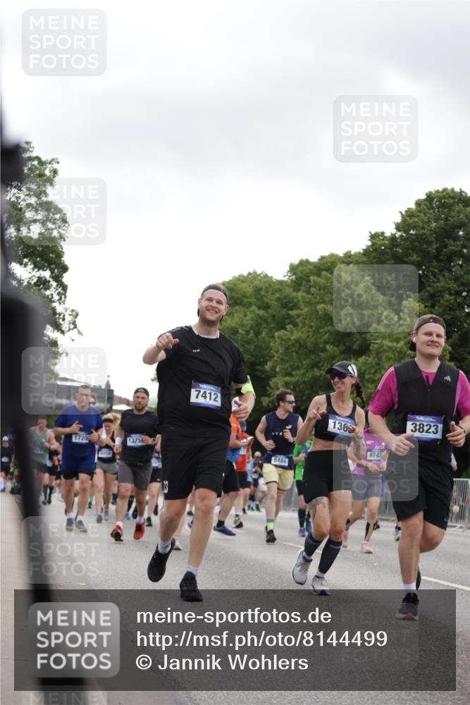 29.06.2025 - hella hamburg halbmarathon Jannik Wohlers http://msf.ph/oto/8144499 29.06.2025 10:46:29 Lombardsbrücke 1073, 1286, 1363, 1720, 1999, 2162, 2211, 2320, 2327, 2556, 2665, 2981, 3277, 3406, 3407, 3823, 4202, 4296, 4342, 5111, 5114, 5700, 5796, 5953, 6485, 6496, 6740, 7412, 7827, 8486, 8553, 8684, 9050, 9092, 9139, 9243, 9743, 9758, 9949, 10514, 10515, 10591, 11618, 12140, 12258, 12630, 13195, 13756, 13757, 13885, 14011, 14181, 14680, 14891, 15806, 17288, 17356, 18315, 18403, 18881, 18924, 18950 meine-sportfotos.de