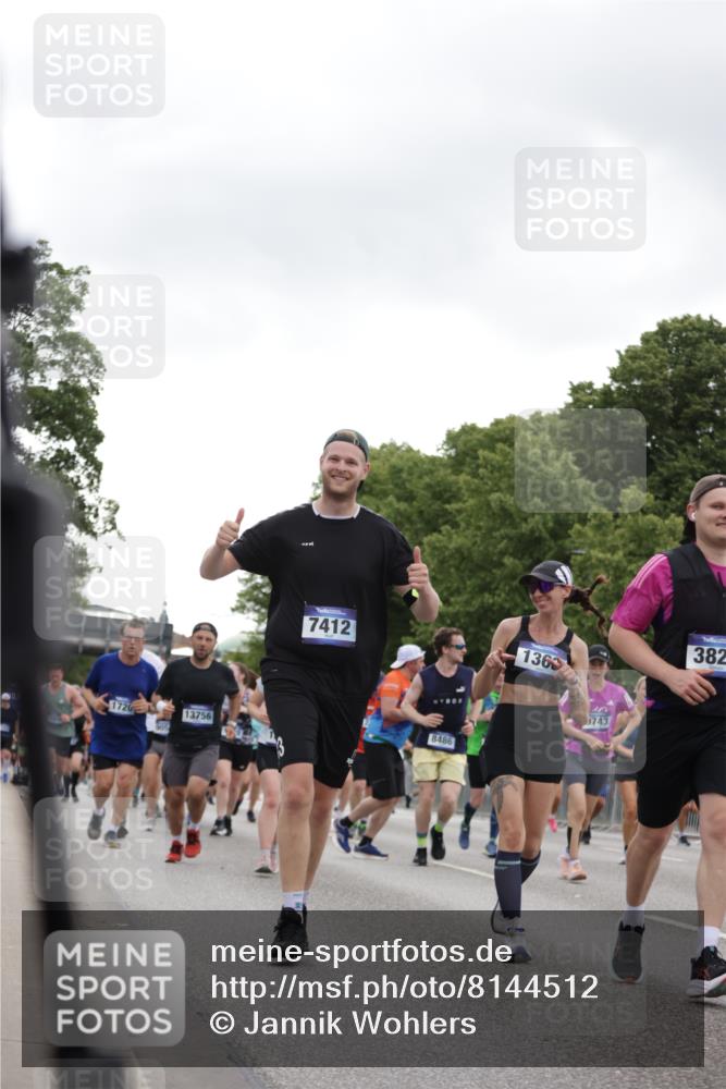 29.06.2025 - hella hamburg halbmarathon Jannik Wohlers http://msf.ph/oto/8144512 29.06.2025 10:46:29 Lombardsbrücke 1073, 1286, 1363, 1720, 1999, 2162, 2211, 2320, 2327, 2556, 2665, 2981, 3277, 3406, 3407, 3823, 4202, 4296, 4342, 5111, 5114, 5700, 5796, 5953, 6485, 6496, 6740, 7412, 7827, 8486, 8553, 8684, 9050, 9092, 9139, 9243, 9743, 9758, 9949, 10514, 10515, 10591, 11618, 12140, 12258, 12630, 13195, 13756, 13757, 13885, 14011, 14181, 14680, 14891, 15806, 17288, 17356, 18315, 18403, 18881, 18924, 18950 meine-sportfotos.de