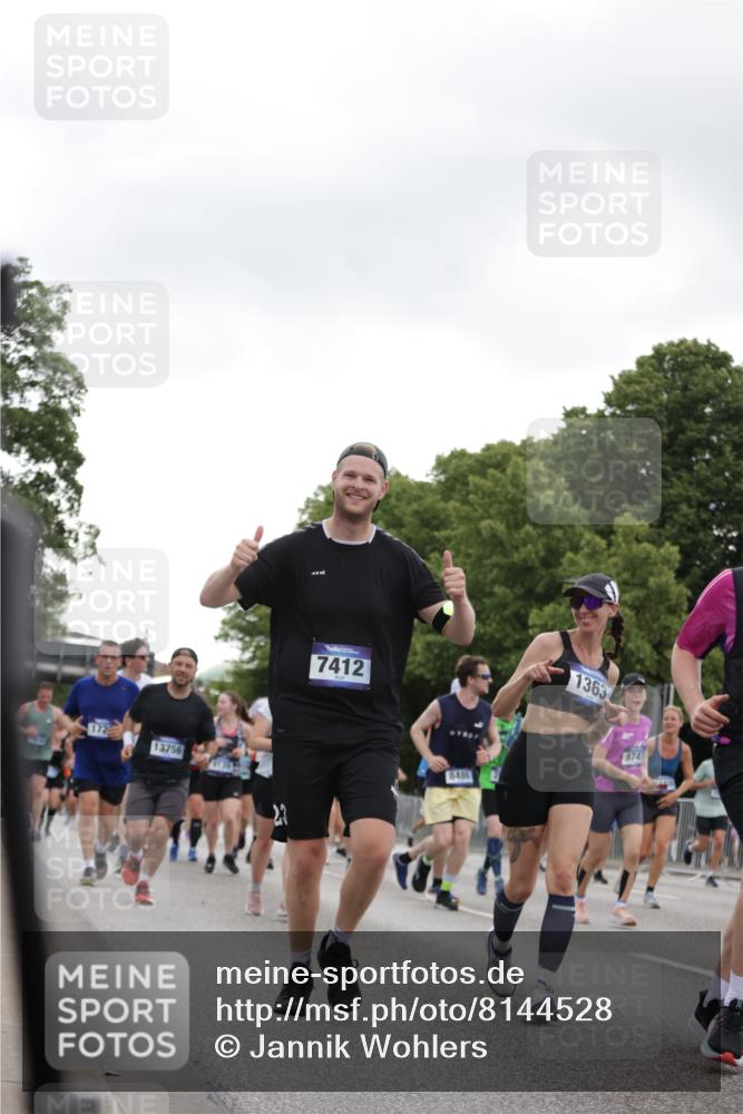 29.06.2025 - hella hamburg halbmarathon Jannik Wohlers http://msf.ph/oto/8144528 29.06.2025 10:46:29 Lombardsbrücke 1073, 1286, 1363, 1720, 1999, 2162, 2211, 2320, 2327, 2556, 2665, 2981, 3277, 3406, 3407, 3823, 4202, 4296, 4342, 5111, 5114, 5700, 5796, 5953, 6485, 6496, 6740, 7412, 7827, 8486, 8553, 8684, 9050, 9092, 9139, 9243, 9743, 9758, 9949, 10514, 10515, 10591, 11618, 12140, 12258, 12630, 13195, 13756, 13757, 13885, 14011, 14181, 14680, 14891, 15806, 17288, 17356, 18315, 18403, 18881, 18924, 18950 meine-sportfotos.de