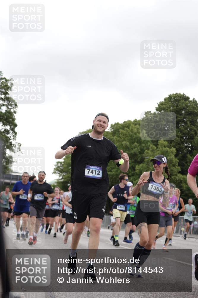 29.06.2025 - hella hamburg halbmarathon Jannik Wohlers http://msf.ph/oto/8144543 29.06.2025 10:46:29 Lombardsbrücke 1073, 1286, 1363, 1720, 1999, 2162, 2211, 2320, 2327, 2556, 2665, 2981, 3277, 3406, 3407, 3823, 4202, 4296, 4342, 5111, 5114, 5700, 5796, 5953, 6485, 6496, 6740, 7412, 7827, 8486, 8553, 8684, 9050, 9092, 9139, 9243, 9743, 9758, 9949, 10514, 10515, 10591, 11618, 12140, 12258, 12630, 13195, 13756, 13757, 13885, 14011, 14181, 14680, 14891, 15806, 17288, 17356, 18315, 18403, 18881, 18924, 18950 meine-sportfotos.de
