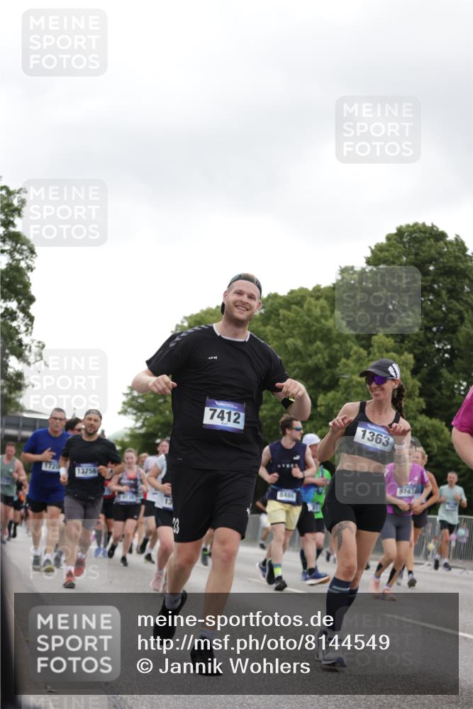 29.06.2025 - hella hamburg halbmarathon Jannik Wohlers http://msf.ph/oto/8144549 29.06.2025 10:46:29 Lombardsbrücke 1073, 1286, 1363, 1720, 1999, 2162, 2211, 2320, 2327, 2556, 2665, 2981, 3277, 3406, 3407, 3823, 4202, 4296, 4342, 5111, 5114, 5700, 5796, 5953, 6485, 6496, 6740, 7412, 7827, 8486, 8553, 8684, 9050, 9092, 9139, 9243, 9743, 9758, 9949, 10514, 10515, 10591, 11618, 12140, 12258, 12630, 13195, 13756, 13757, 13885, 14011, 14181, 14680, 14891, 15806, 17288, 17356, 18315, 18403, 18881, 18924, 18950 meine-sportfotos.de