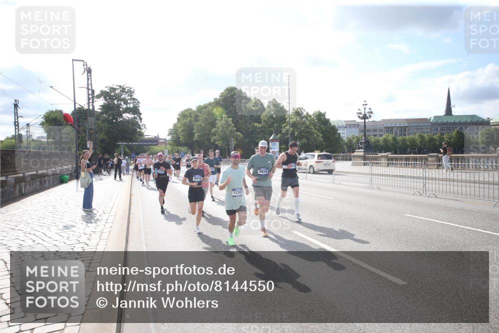 29.06.2025 - hella hamburg halbmarathon Jannik Wohlers http://msf.ph/oto/8144550 29.06.2025 09:54:14 Lombardsbrücke 1342, 1549, 1817, 1942, 2442, 2470, 2561, 2670, 2889, 2955, 3562, 4017, 4816, 5447, 5706, 5884, 6266, 6723, 6819, 6978, 7087, 7274, 7709, 8142, 8374, 8482, 8916, 9038, 9051, 9924, 10057, 10237, 11422, 11518, 11519, 11688, 12367, 12413, 12776, 13008, 13398, 13421, 13630, 13919, 14248, 14361, 14797, 14911, 15981, 16626, 16834, 17353, 17461, 17753, 17865, 17905, 18370, 18801, 18915, 18923, 18942, 19007, 19038, 19051 meine-sportfotos.de