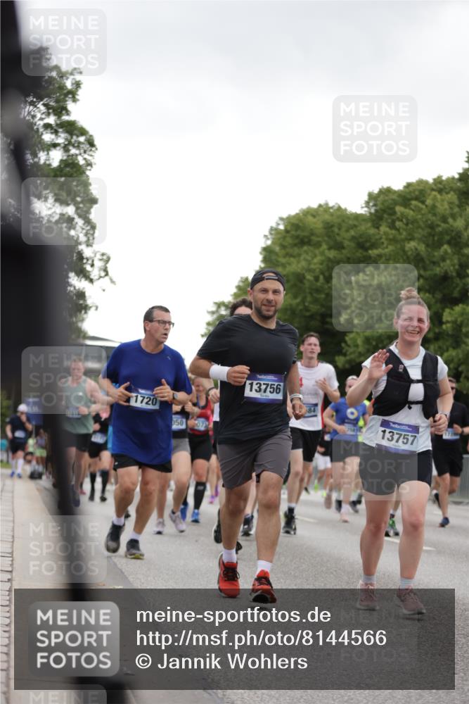 29.06.2025 - hella hamburg halbmarathon Jannik Wohlers http://msf.ph/oto/8144566 29.06.2025 10:46:31 Lombardsbrücke 1073, 1286, 1363, 1593, 1720, 1961, 1999, 2162, 2211, 2320, 2327, 2556, 2665, 2981, 3277, 3406, 3407, 3823, 4239, 4342, 5111, 5114, 5700, 5796, 5953, 6485, 6496, 6740, 7073, 7412, 7827, 8486, 8553, 8684, 8967, 9050, 9092, 9139, 9243, 9743, 9758, 9949, 10514, 10515, 10591, 11618, 12140, 12258, 12630, 13195, 13756, 13757, 13885, 14011, 14181, 14680, 14891, 15806, 17288, 17356, 18315, 18403, 18654, 18881, 18924, 18950 meine-sportfotos.de