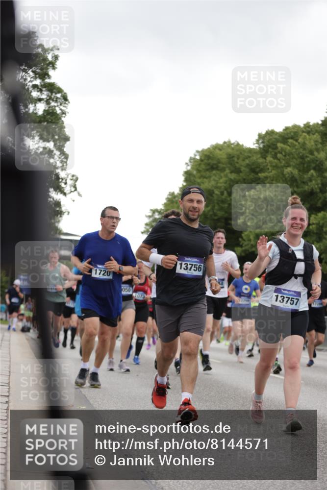 29.06.2025 - hella hamburg halbmarathon Jannik Wohlers http://msf.ph/oto/8144571 29.06.2025 10:46:31 Lombardsbrücke 1073, 1286, 1363, 1593, 1720, 1961, 1999, 2162, 2211, 2320, 2327, 2556, 2665, 2981, 3277, 3406, 3407, 3823, 4239, 4342, 5111, 5114, 5700, 5796, 5953, 6485, 6496, 6740, 7073, 7412, 7827, 8486, 8553, 8684, 8967, 9050, 9092, 9139, 9243, 9743, 9758, 9949, 10514, 10515, 10591, 11618, 12140, 12258, 12630, 13195, 13756, 13757, 13885, 14011, 14181, 14680, 14891, 15806, 17288, 17356, 18315, 18403, 18654, 18881, 18924, 18950 meine-sportfotos.de