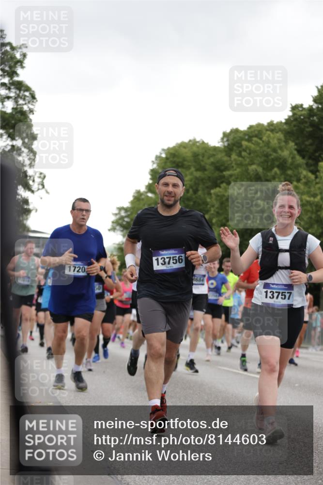 29.06.2025 - hella hamburg halbmarathon Jannik Wohlers http://msf.ph/oto/8144603 29.06.2025 10:46:32 Lombardsbrücke 1073, 1185, 1286, 1363, 1593, 1720, 1961, 1999, 2162, 2211, 2320, 2327, 2556, 2665, 2981, 3277, 3406, 3407, 3823, 4239, 4342, 5111, 5114, 5700, 5796, 5953, 6485, 6496, 6740, 7073, 7412, 7827, 8486, 8553, 8684, 8967, 9050, 9092, 9139, 9243, 9743, 9758, 9949, 10514, 10515, 10591, 11618, 12140, 12258, 12538, 12630, 13195, 13756, 13757, 13885, 14011, 14181, 14680, 14891, 15806, 16077, 16684, 17288, 17356, 18315, 18403, 18654, 18881, 18950 meine-sportfotos.de