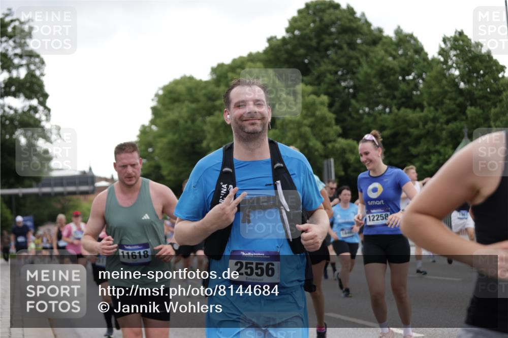 29.06.2025 - hella hamburg halbmarathon Jannik Wohlers http://msf.ph/oto/8144684 29.06.2025 10:46:37 Lombardsbrücke 1073, 1185, 1286, 1363, 1593, 1607, 1720, 1961, 2211, 2320, 2327, 2537, 2555, 2556, 2665, 2981, 3823, 4239, 4483, 5111, 5114, 5796, 5953, 6485, 6496, 7073, 8486, 8553, 8684, 8706, 8967, 9050, 9092, 9139, 9743, 9758, 9774, 9949, 10514, 10515, 11618, 11621, 12140, 12258, 12538, 12630, 13195, 13756, 13757, 13885, 14181, 14370, 14680, 14891, 15806, 15865, 16077, 16684, 16836, 17015, 17288, 17356, 18147, 18315, 18403, 18654, 18674, 18950 meine-sportfotos.de
