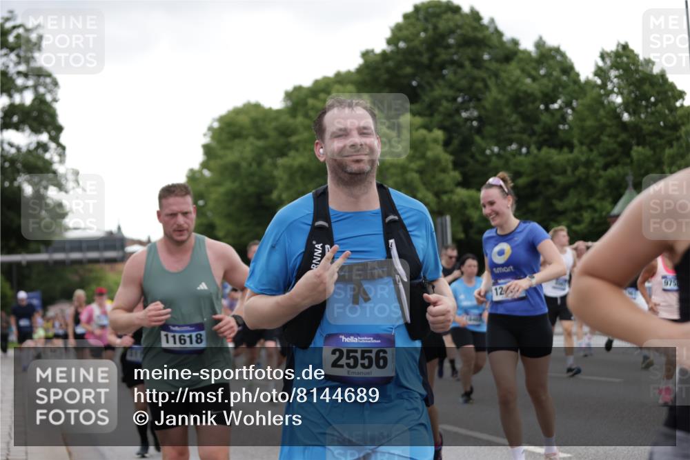 29.06.2025 - hella hamburg halbmarathon Jannik Wohlers http://msf.ph/oto/8144689 29.06.2025 10:46:37 Lombardsbrücke 1073, 1185, 1286, 1363, 1593, 1607, 1720, 1961, 2211, 2320, 2327, 2537, 2555, 2556, 2665, 2981, 3823, 4239, 4483, 5111, 5114, 5796, 5953, 6485, 6496, 7073, 8486, 8553, 8684, 8706, 8967, 9050, 9092, 9139, 9743, 9758, 9774, 9949, 10514, 10515, 11618, 11621, 12140, 12258, 12538, 12630, 13195, 13756, 13757, 13885, 14181, 14370, 14680, 14891, 15806, 15865, 16077, 16684, 16836, 17015, 17288, 17356, 18147, 18315, 18403, 18654, 18674, 18950 meine-sportfotos.de