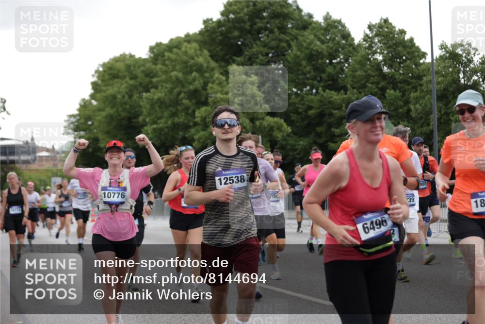 29.06.2025 - hella hamburg halbmarathon Jannik Wohlers http://msf.ph/oto/8144694 29.06.2025 10:46:42 Lombardsbrücke 1073, 1185, 1286, 1593, 1607, 1961, 2211, 2327, 2537, 2555, 2556, 2665, 2981, 4184, 4239, 4483, 5111, 5114, 5796, 5953, 6485, 6496, 6879, 7073, 7430, 7431, 8131, 8486, 8684, 8706, 8967, 9050, 9139, 9557, 9758, 9774, 9949, 10514, 10903, 11618, 11621, 12258, 12538, 12630, 12989, 13172, 13430, 13431, 13819, 14370, 14680, 15806, 15865, 16077, 16684, 16836, 17015, 17288, 17356, 18147, 18403, 18654, 18674, 18753, 18950 meine-sportfotos.de