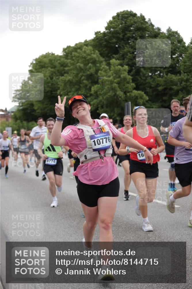 29.06.2025 - hella hamburg halbmarathon Jannik Wohlers http://msf.ph/oto/8144715 29.06.2025 10:46:43 Lombardsbrücke 1073, 1185, 1286, 1593, 1607, 1961, 2211, 2327, 2537, 2555, 2556, 2665, 2981, 4184, 4239, 4483, 5111, 5114, 5796, 5953, 6485, 6496, 6879, 7073, 7430, 7431, 8131, 8486, 8684, 8706, 8967, 9050, 9139, 9557, 9758, 9774, 9949, 10903, 11378, 11618, 11621, 12258, 12538, 12630, 12989, 13172, 13430, 13431, 13819, 14370, 14680, 15806, 15865, 16077, 16684, 16836, 17015, 17288, 17356, 18147, 18403, 18654, 18674, 18753 meine-sportfotos.de