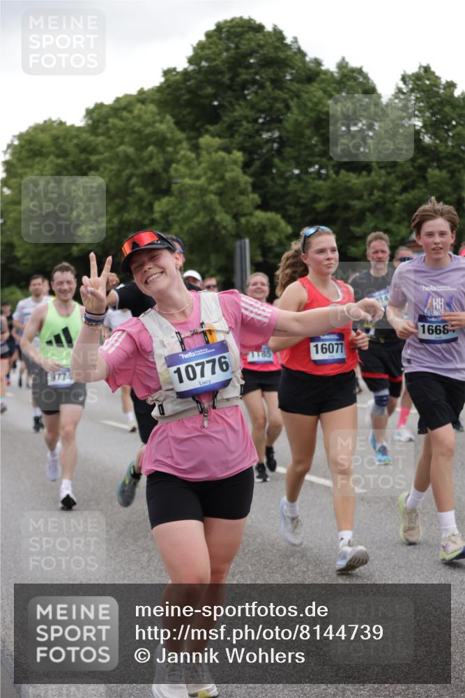 29.06.2025 - hella hamburg halbmarathon Jannik Wohlers http://msf.ph/oto/8144739 29.06.2025 10:46:43 Lombardsbrücke 1073, 1185, 1286, 1593, 1607, 1961, 2211, 2327, 2537, 2555, 2556, 2665, 2981, 4184, 4239, 4483, 5111, 5114, 5796, 5953, 6485, 6496, 6879, 7073, 7430, 7431, 8131, 8486, 8684, 8706, 8967, 9050, 9139, 9557, 9758, 9774, 9949, 10903, 11378, 11618, 11621, 12258, 12538, 12630, 12989, 13172, 13430, 13431, 13819, 14370, 14680, 15806, 15865, 16077, 16684, 16836, 17015, 17288, 17356, 18147, 18403, 18654, 18674, 18753 meine-sportfotos.de
