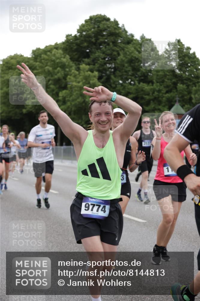 29.06.2025 - hella hamburg halbmarathon Jannik Wohlers http://msf.ph/oto/8144813 29.06.2025 10:46:45 Lombardsbrücke 1185, 1286, 1593, 1607, 1704, 1961, 2327, 2537, 2555, 2556, 2665, 4184, 4239, 4483, 5111, 5114, 5796, 6485, 6496, 6879, 7073, 7430, 7431, 8131, 8684, 8706, 8967, 9557, 9758, 9774, 9949, 10903, 11378, 11618, 11621, 12258, 12538, 12630, 12989, 13172, 13430, 13431, 13819, 14370, 14441, 15806, 15865, 16077, 16684, 16836, 17015, 17288, 17356, 18147, 18258, 18403, 18654, 18674, 18753 meine-sportfotos.de