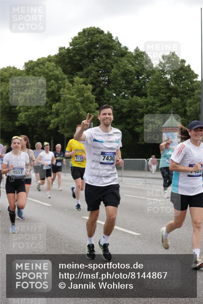 29.06.2025 - hella hamburg halbmarathon Jannik Wohlers http://msf.ph/oto/8144867 29.06.2025 10:46:46 Lombardsbrücke 1185, 1463, 1593, 1607, 1704, 1961, 2327, 2537, 2555, 2556, 2665, 4184, 4239, 4483, 4806, 5111, 5114, 5796, 6485, 6496, 6879, 7073, 7430, 7431, 7631, 8105, 8131, 8684, 8706, 8967, 9273, 9557, 9758, 9774, 9949, 10903, 11378, 11618, 11621, 12258, 12538, 12630, 12989, 13172, 13430, 13431, 13819, 14370, 14441, 15806, 15865, 16077, 16684, 16836, 17015, 17288, 17356, 18147, 18258, 18403, 18654, 18674, 18753 meine-sportfotos.de