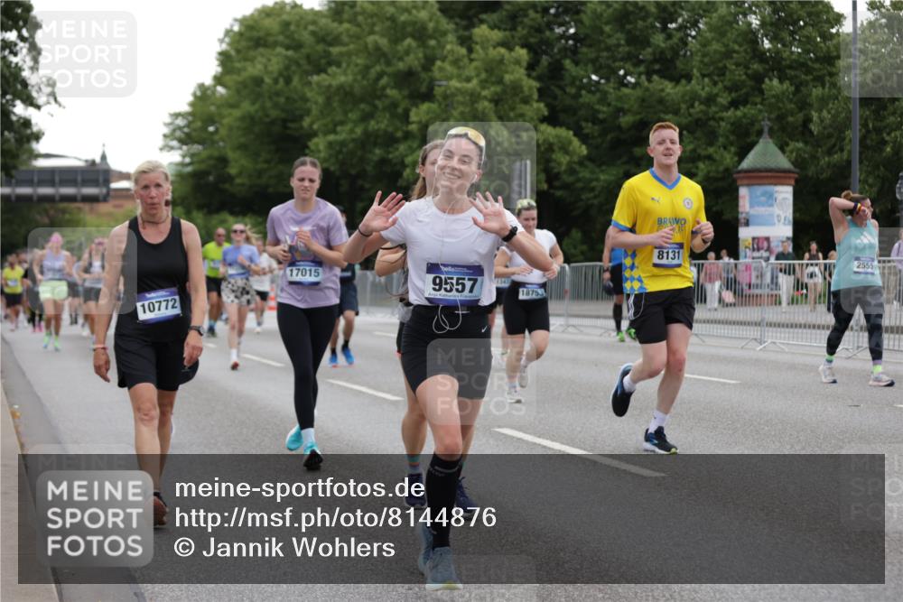 29.06.2025 - hella hamburg halbmarathon Jannik Wohlers http://msf.ph/oto/8144876 29.06.2025 10:46:48 Lombardsbrücke 1185, 1463, 1523, 1593, 1607, 1704, 1961, 2327, 2537, 2555, 2665, 4184, 4239, 4483, 4806, 4895, 6485, 6496, 6879, 7073, 7430, 7431, 7630, 7631, 8105, 8131, 8706, 8915, 8967, 9018, 9273, 9557, 9774, 9949, 10903, 11378, 11621, 12538, 12630, 12989, 13172, 13349, 13430, 13431, 13819, 14370, 14441, 15806, 15865, 16077, 16337, 16684, 16836, 17015, 17356, 18147, 18258, 18403, 18654, 18674, 18753, 18781 meine-sportfotos.de