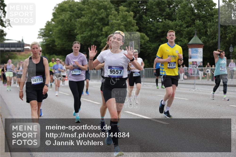 29.06.2025 - hella hamburg halbmarathon Jannik Wohlers http://msf.ph/oto/8144884 29.06.2025 10:46:48 Lombardsbrücke 1185, 1463, 1523, 1593, 1607, 1704, 1961, 2327, 2537, 2555, 2665, 4184, 4239, 4483, 4806, 4895, 6485, 6496, 6879, 7073, 7430, 7431, 7630, 7631, 8105, 8131, 8706, 8915, 8967, 9018, 9273, 9557, 9774, 9949, 10903, 11378, 11621, 12538, 12630, 12989, 13172, 13349, 13430, 13431, 13819, 14370, 14441, 15806, 15865, 16077, 16337, 16684, 16836, 17015, 17356, 18147, 18258, 18403, 18654, 18674, 18753, 18781 meine-sportfotos.de