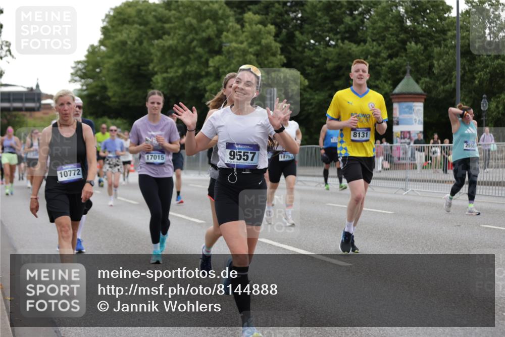 29.06.2025 - hella hamburg halbmarathon Jannik Wohlers http://msf.ph/oto/8144888 29.06.2025 10:46:48 Lombardsbrücke 1185, 1463, 1523, 1593, 1607, 1704, 1961, 2327, 2537, 2555, 2665, 4184, 4239, 4483, 4806, 4895, 6485, 6496, 6879, 7073, 7430, 7431, 7630, 7631, 8105, 8131, 8706, 8915, 8967, 9018, 9273, 9557, 9774, 9949, 10903, 11378, 11621, 12538, 12630, 12989, 13172, 13349, 13430, 13431, 13819, 14370, 14441, 15806, 15865, 16077, 16337, 16684, 16836, 17015, 17356, 18147, 18258, 18403, 18654, 18674, 18753, 18781 meine-sportfotos.de