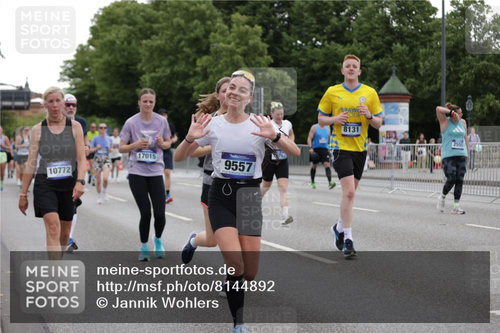 29.06.2025 - hella hamburg halbmarathon Jannik Wohlers http://msf.ph/oto/8144892 29.06.2025 10:46:48 Lombardsbrücke 1185, 1463, 1523, 1593, 1607, 1704, 1961, 2327, 2537, 2555, 2665, 4184, 4239, 4483, 4806, 4895, 6485, 6496, 6879, 7073, 7430, 7431, 7630, 7631, 8105, 8131, 8706, 8915, 8967, 9018, 9273, 9557, 9774, 9949, 10903, 11378, 11621, 12538, 12630, 12989, 13172, 13349, 13430, 13431, 13819, 14370, 14441, 15806, 15865, 16077, 16337, 16684, 16836, 17015, 17356, 18147, 18258, 18403, 18654, 18674, 18753, 18781 meine-sportfotos.de