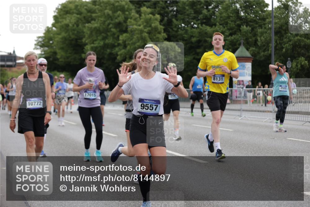 29.06.2025 - hella hamburg halbmarathon Jannik Wohlers http://msf.ph/oto/8144897 29.06.2025 10:46:48 Lombardsbrücke 1185, 1463, 1523, 1593, 1607, 1704, 1961, 2327, 2537, 2555, 2665, 4184, 4239, 4483, 4806, 4895, 6485, 6496, 6879, 7073, 7430, 7431, 7630, 7631, 8105, 8131, 8706, 8915, 8967, 9018, 9273, 9557, 9774, 9949, 10903, 11378, 11621, 12538, 12630, 12989, 13172, 13349, 13430, 13431, 13819, 14370, 14441, 15806, 15865, 16077, 16337, 16684, 16836, 17015, 17356, 18147, 18258, 18403, 18654, 18674, 18753, 18781 meine-sportfotos.de