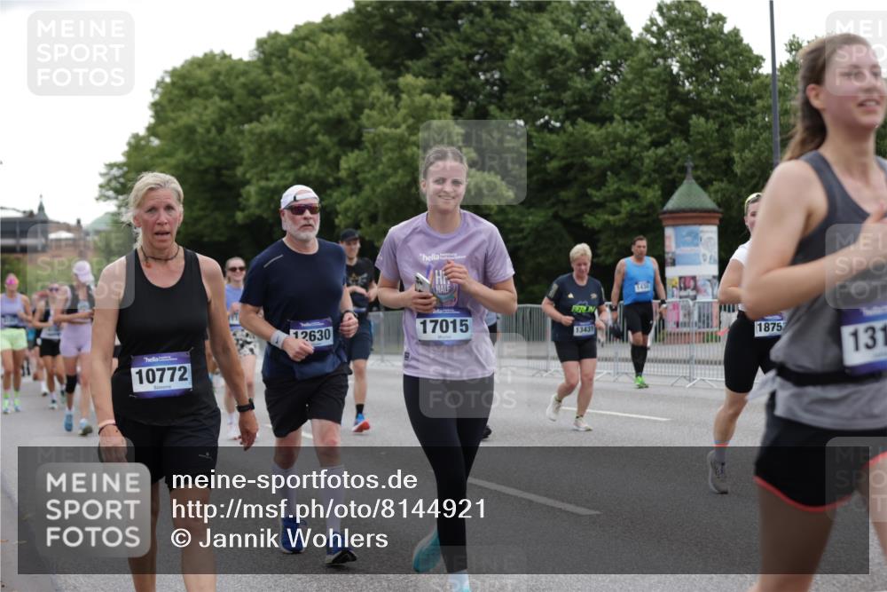 29.06.2025 - hella hamburg halbmarathon Jannik Wohlers http://msf.ph/oto/8144921 29.06.2025 10:46:49 Lombardsbrücke 1185, 1463, 1523, 1593, 1607, 1704, 1961, 2327, 2537, 2555, 4184, 4239, 4325, 4483, 4806, 4895, 6485, 6496, 6879, 6995, 7073, 7430, 7431, 7630, 7631, 8105, 8131, 8706, 8915, 8953, 8967, 9018, 9273, 9557, 9774, 9949, 10903, 11378, 11621, 12538, 12630, 12989, 13172, 13349, 13430, 13431, 13819, 14370, 14441, 15806, 15865, 16077, 16337, 16552, 16684, 16836, 17015, 17356, 18147, 18258, 18654, 18674, 18753, 18781 meine-sportfotos.de