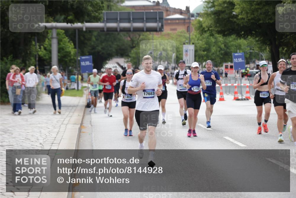 29.06.2025 - hella hamburg halbmarathon Jannik Wohlers http://msf.ph/oto/8144928 29.06.2025 10:09:52 Lombardsbrücke 1548, 1573, 3921, 5182, 5511, 7042, 7081, 7333, 7636, 8219, 8890, 9366, 9434, 9816, 10036, 10943, 11027, 11180, 13797, 14822, 15409, 16445, 16639, 16872, 17148, 17730, 18196, 19023 meine-sportfotos.de