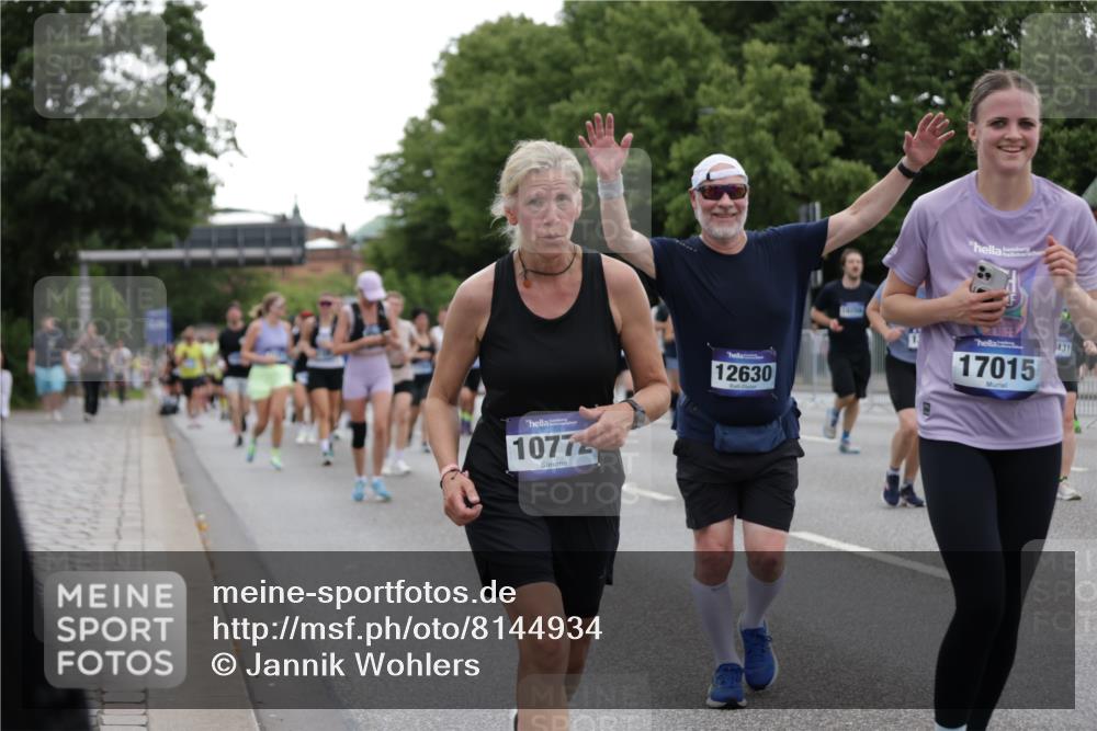 29.06.2025 - hella hamburg halbmarathon Jannik Wohlers http://msf.ph/oto/8144934 29.06.2025 10:46:50 Lombardsbrücke 1185, 1463, 1523, 1593, 1607, 1704, 1961, 2537, 2555, 4184, 4239, 4325, 4483, 4806, 4895, 6485, 6879, 6995, 7073, 7430, 7431, 7630, 7631, 8105, 8131, 8706, 8915, 8953, 8967, 9018, 9273, 9557, 9774, 10903, 11378, 11621, 12538, 12630, 12989, 13172, 13349, 13430, 13431, 13806, 13819, 14370, 14441, 15865, 16077, 16337, 16552, 16684, 16836, 17015, 17356, 17514, 18147, 18258, 18654, 18674, 18753, 18781 meine-sportfotos.de