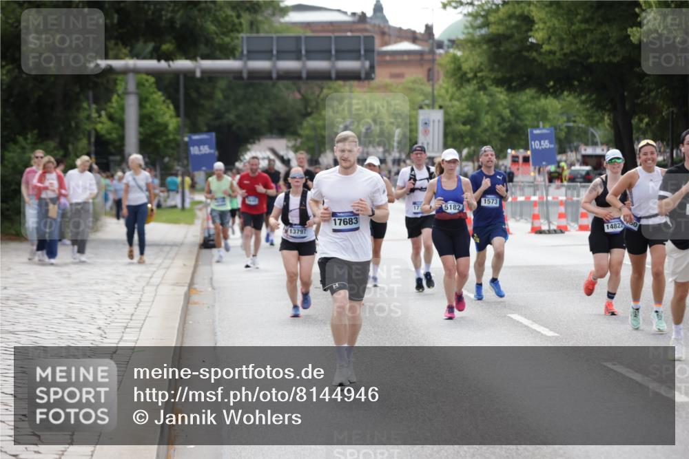 29.06.2025 - hella hamburg halbmarathon Jannik Wohlers http://msf.ph/oto/8144946 29.06.2025 10:09:52 Lombardsbrücke 1548, 1573, 3921, 5182, 5511, 7042, 7081, 7333, 7636, 8219, 8890, 9366, 9434, 9816, 10036, 10943, 11027, 11180, 13797, 14822, 15409, 16445, 16639, 16872, 17148, 17730, 18196, 19023 meine-sportfotos.de
