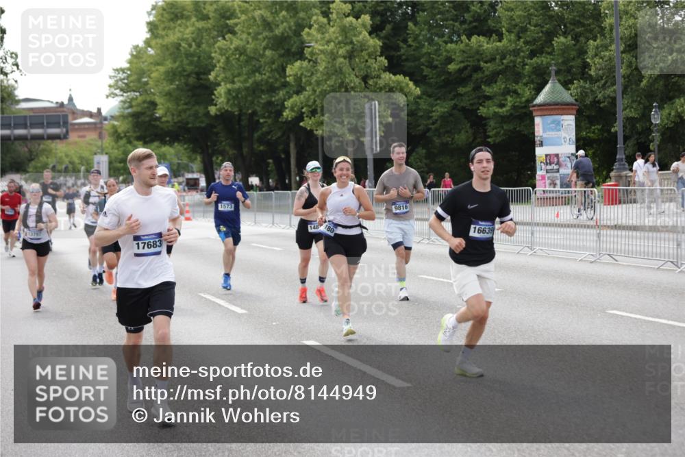29.06.2025 - hella hamburg halbmarathon Jannik Wohlers http://msf.ph/oto/8144949 29.06.2025 10:09:55 Lombardsbrücke 1548, 1573, 3921, 5182, 5440, 5511, 7042, 7333, 7636, 8219, 8890, 9366, 9816, 11027, 11180, 13797, 14822, 15409, 16445, 16639, 16872, 17148, 17730, 18196, 19023 meine-sportfotos.de