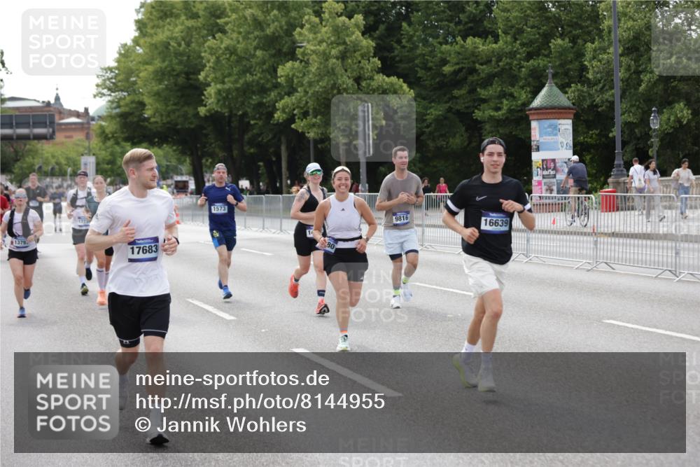 29.06.2025 - hella hamburg halbmarathon Jannik Wohlers http://msf.ph/oto/8144955 29.06.2025 10:09:55 Lombardsbrücke 1548, 1573, 3921, 5182, 5440, 5511, 7042, 7333, 7636, 8219, 8890, 9366, 9816, 11027, 11180, 13797, 14822, 15409, 16445, 16639, 16872, 17148, 17730, 18196, 19023 meine-sportfotos.de