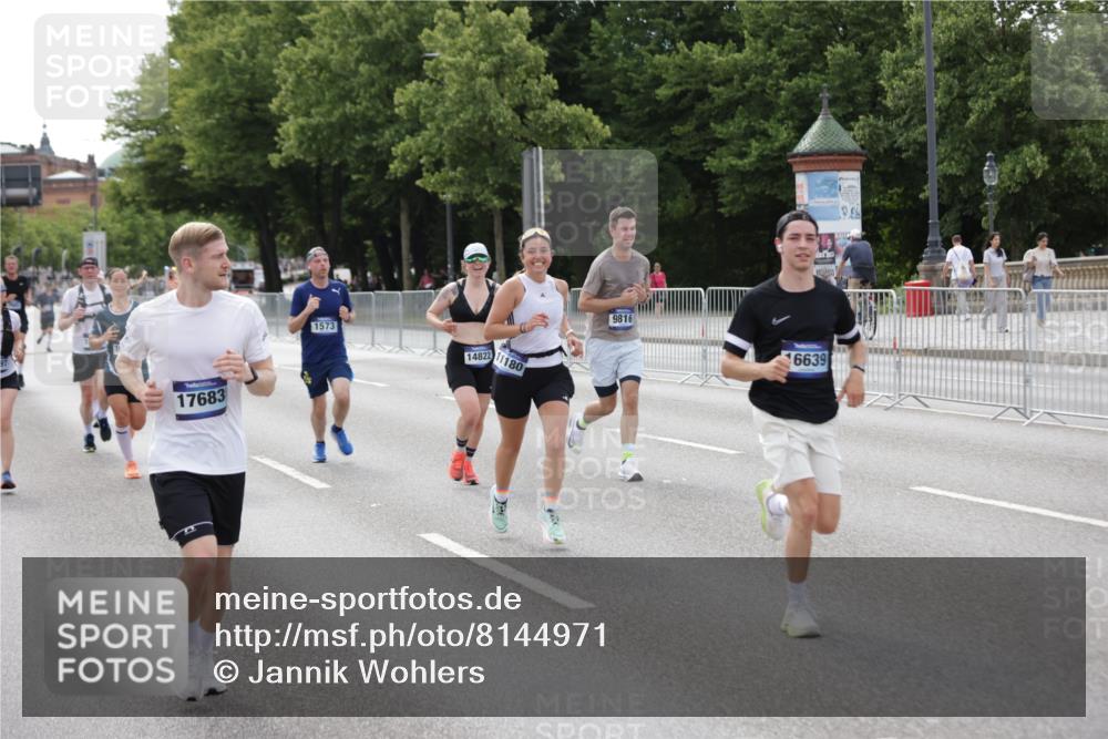 29.06.2025 - hella hamburg halbmarathon Jannik Wohlers http://msf.ph/oto/8144971 29.06.2025 10:09:55 Lombardsbrücke 1548, 1573, 3921, 5182, 5440, 5511, 7042, 7333, 7636, 8219, 8890, 9366, 9816, 11027, 11180, 13797, 14822, 15409, 16445, 16639, 16872, 17148, 17730, 18196, 19023 meine-sportfotos.de