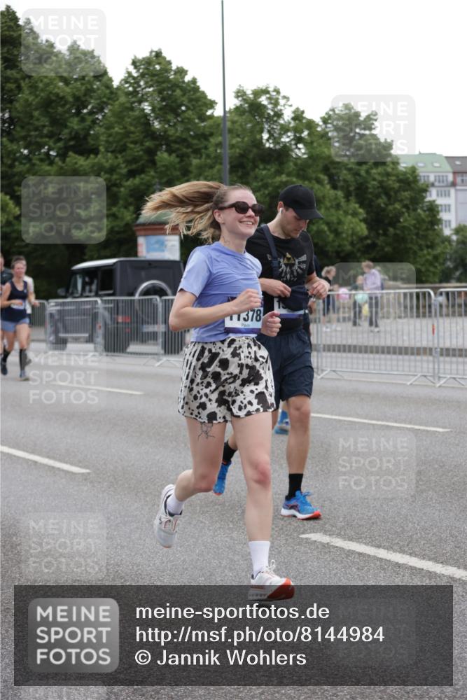 29.06.2025 - hella hamburg halbmarathon Jannik Wohlers http://msf.ph/oto/8144984 29.06.2025 10:46:53 Lombardsbrücke 1185, 1463, 1523, 1607, 1704, 2148, 2537, 2555, 2994, 4184, 4325, 4483, 4806, 4895, 5895, 6255, 6256, 6879, 6995, 7430, 7431, 7630, 7631, 8105, 8131, 8706, 8915, 8953, 9018, 9273, 9557, 9774, 10075, 10903, 11276, 11378, 11621, 12538, 12989, 13172, 13349, 13430, 13431, 13806, 13819, 13830, 13898, 14370, 14441, 14516, 15865, 16077, 16337, 16552, 16684, 16836, 17015, 17122, 17514, 18147, 18258, 18674, 18753, 18781, 18852, 18858 meine-sportfotos.de